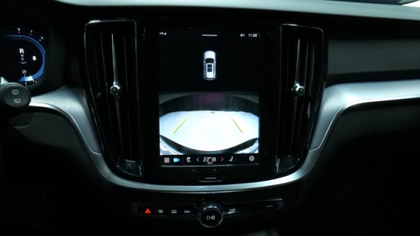 Esittelykuva Volvo V60 bensiiniautosta.