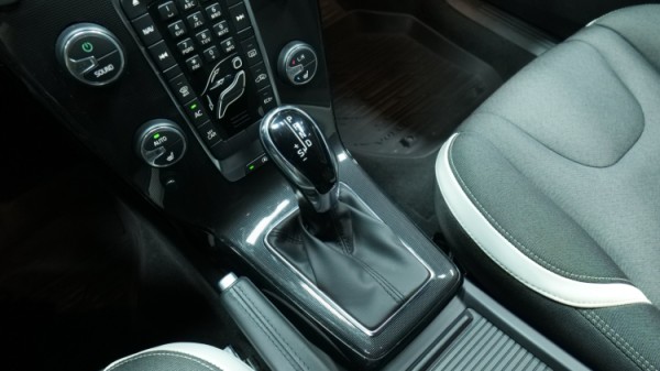 Esittelykuva Volvo V40 bensiiniautosta.