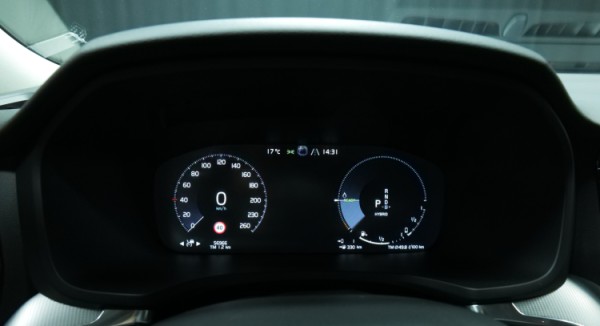 Esittelykuva Volvo V60 kevythybridiautosta.