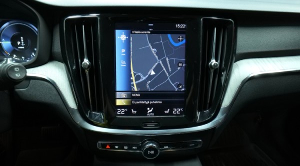 Esittelykuva Volvo V60 kevythybridiautosta.