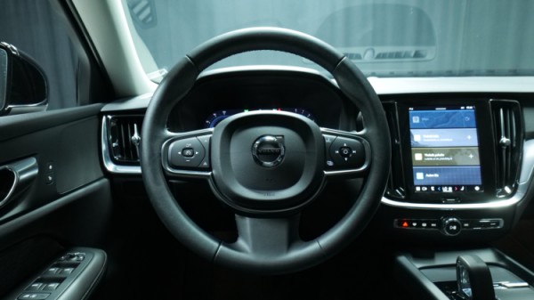 Esittelykuva Volvo V60 bensiiniautosta.