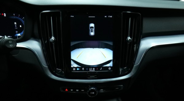 Esittelykuva Volvo V60 bensiiniautosta.
