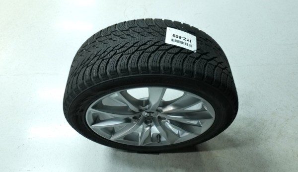 Esittelykuva Volvo S90 kevythybridiautosta.