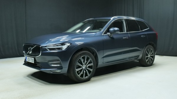 Esittelykuva Volvo XC60 kevythybridiautosta.