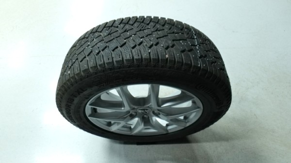 Esittelykuva Volvo XC60 kevythybridiautosta.