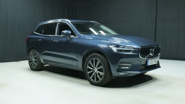 Esittelykuva Volvo XC60 kevythybridiautosta.