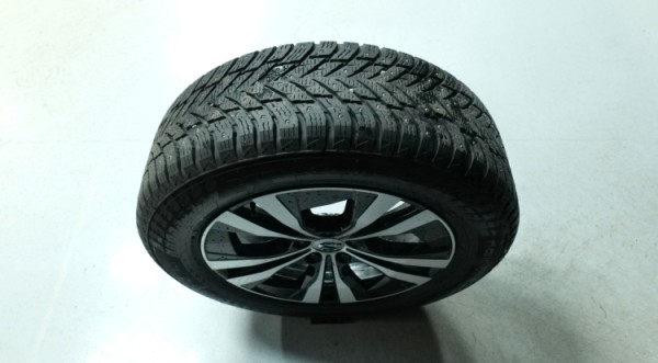 Esittelykuva Volvo XC60 kevythybridiautosta.