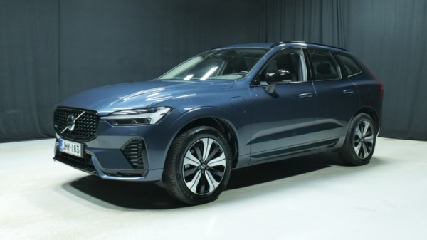 Esittelykuva Volvo XC60 kevythybridiautosta.