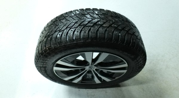 Esittelykuva Volvo XC60 kevythybridiautosta.