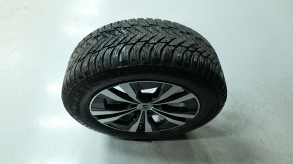 Esittelykuva Volvo XC60 kevythybridiautosta.