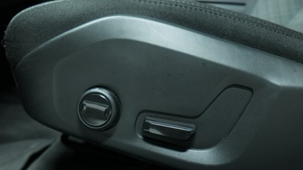 Esittelykuva Volvo V60 bensiiniautosta.