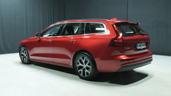 Esittelykuva Volvo V60 bensiiniautosta.