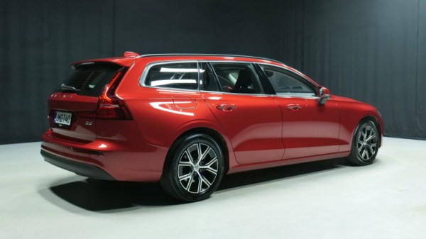 Esittelykuva Volvo V60 bensiiniautosta.