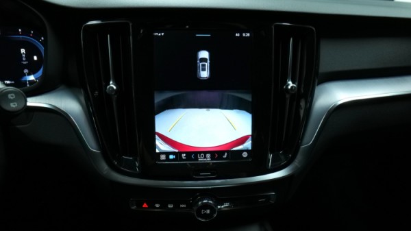 Esittelykuva Volvo V60 bensiiniautosta.