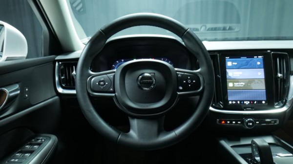 Esittelykuva Volvo V60 bensiiniautosta.
