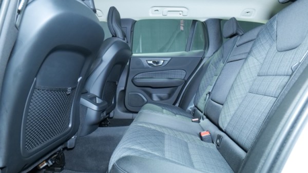 Esittelykuva Volvo V60 bensiiniautosta.