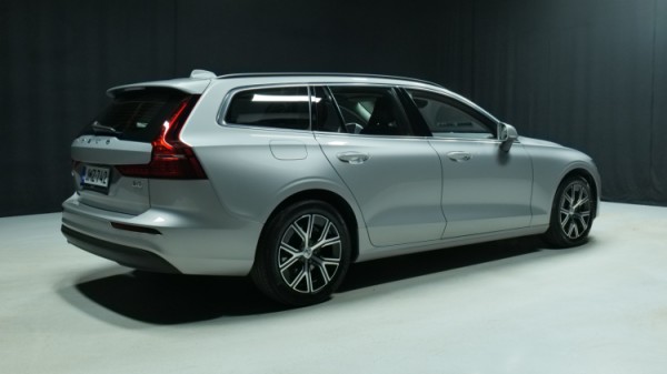 Esittelykuva Volvo V60 bensiiniautosta.