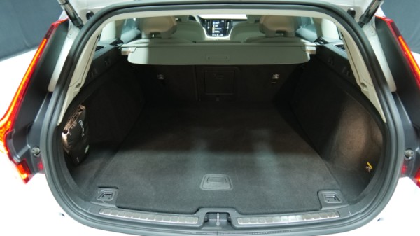 Esittelykuva Volvo V60 dieselautosta.