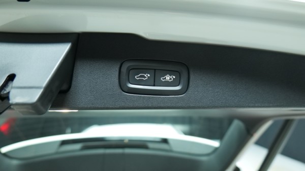 Esittelykuva Volvo V60 dieselautosta.