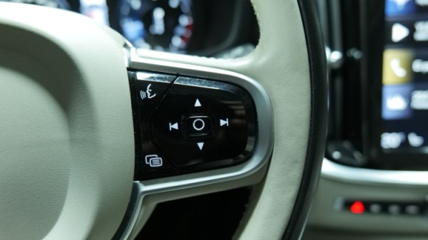 Esittelykuva Volvo V60 dieselautosta.