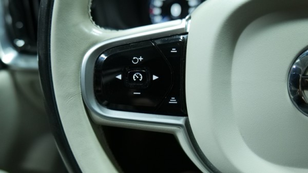 Esittelykuva Volvo V60 dieselautosta.