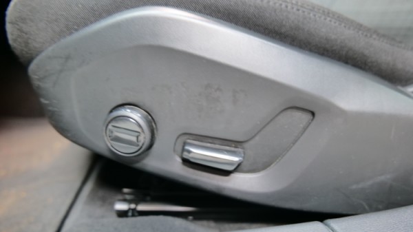 Esittelykuva Volvo V60 kevythybridiautosta.
