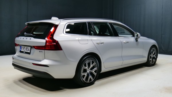 Esittelykuva Volvo V60 kevythybridiautosta.