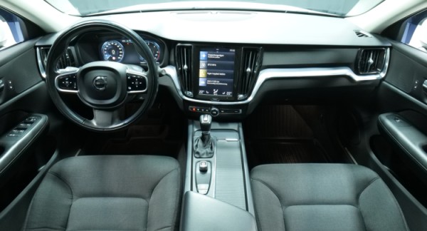 Esittelykuva Volvo V60 dieselautosta.