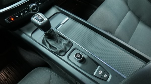 Esittelykuva Volvo V60 dieselautosta.