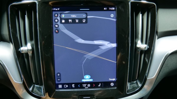 Esittelykuva Volvo V60 kevythybridiautosta.