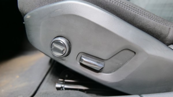 Esittelykuva Volvo V60 kevythybridiautosta.