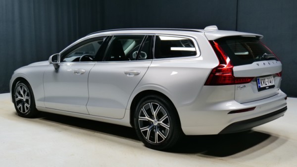 Esittelykuva Volvo V60 kevythybridiautosta.