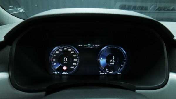 Esittelykuva Volvo V90 kevythybridiautosta.