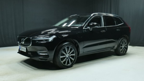 Esittelykuva Volvo XC60 kevythybridiautosta.