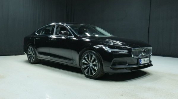 Esittelykuva Volvo S90 kevythybridiautosta.