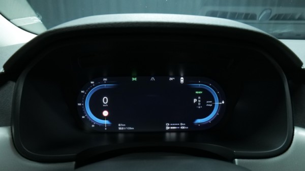 Esittelykuva Volvo S90 kevythybridiautosta.