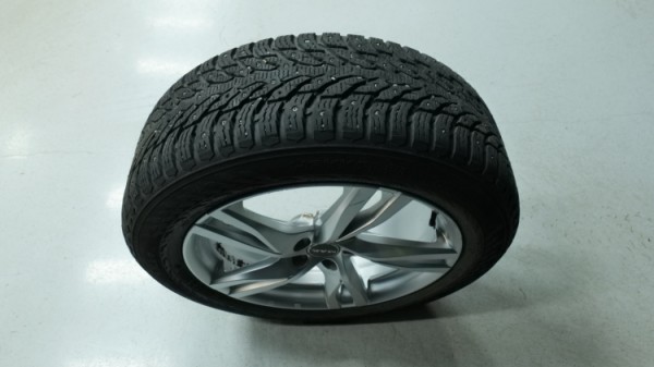 Esittelykuva Volvo XC60 kevythybridiautosta.