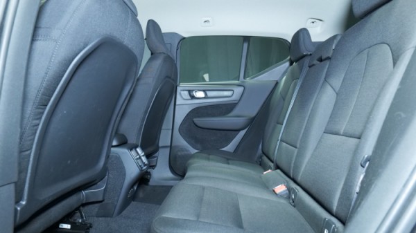 Esittelykuva Volvo XC40 dieselautosta.