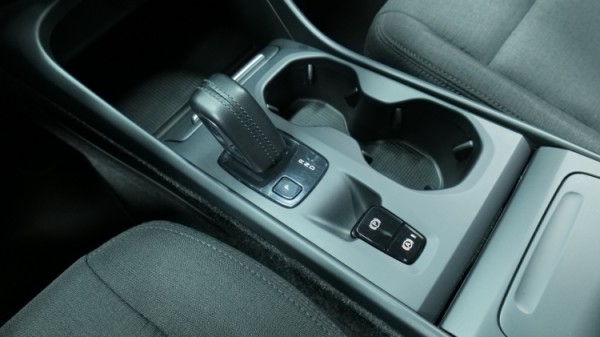 Esittelykuva Volvo XC40 dieselautosta.