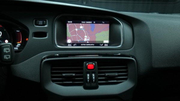 Esittelykuva Volvo V40 bensiiniautosta.
