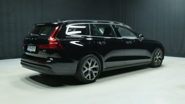 Esittelykuva Volvo V60 kevythybridiautosta.