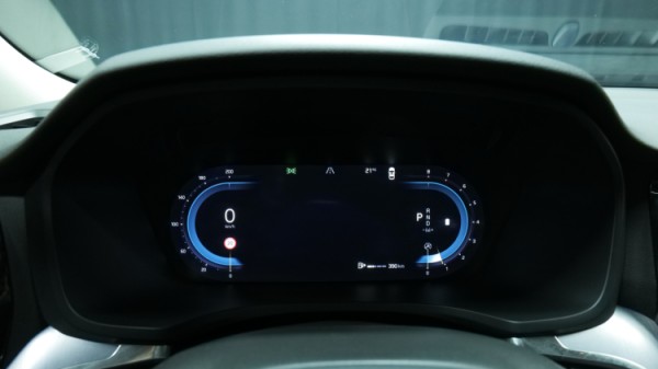 Esittelykuva Volvo V60 kevythybridiautosta.