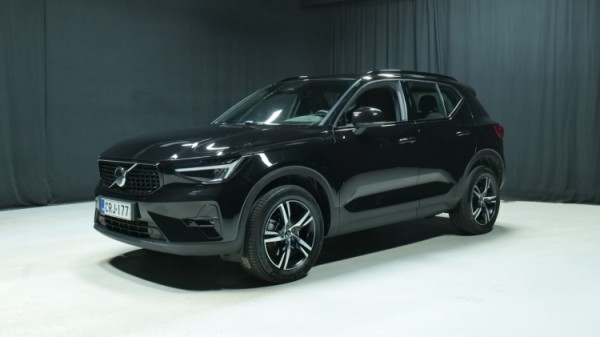 Esittelykuva Volvo XC40 bensiiniautosta.