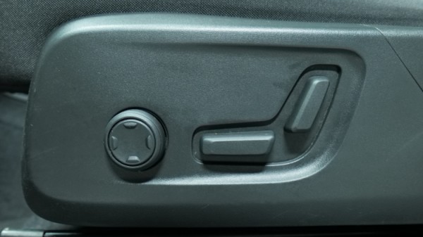 Esittelykuva Volvo XC40 bensiiniautosta.