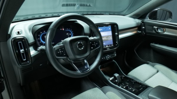 Esittelykuva Volvo XC40 bensiiniautosta.