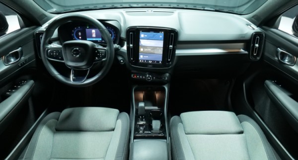 Esittelykuva Volvo XC40 bensiiniautosta.