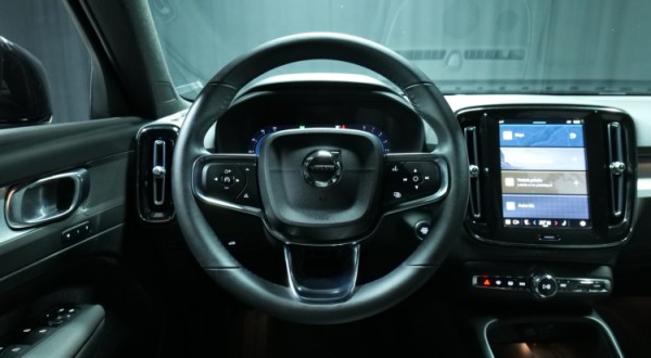 Esittelykuva Volvo XC40 bensiiniautosta.