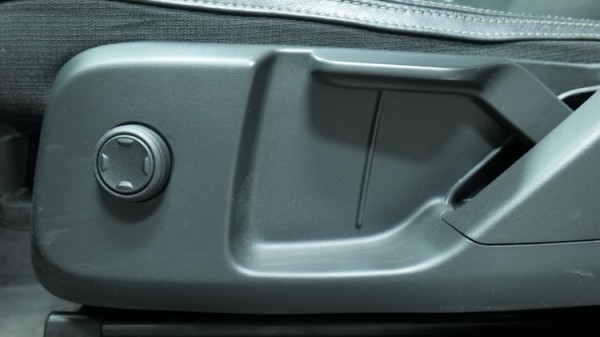 Esittelykuva Volvo XC40 bensiiniautosta.