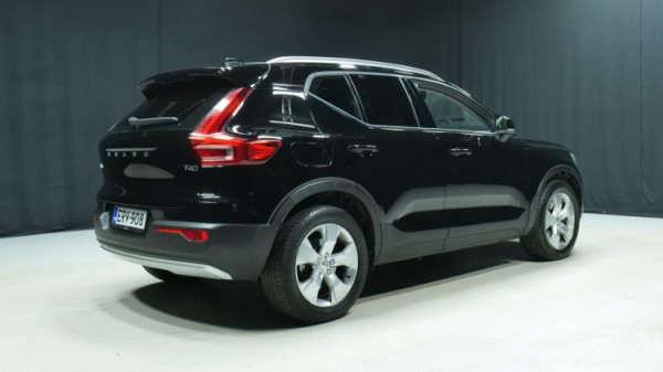 Esittelykuva Volvo XC40 bensiiniautosta.