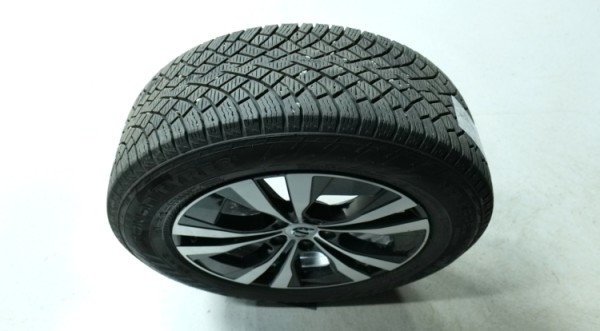 Esittelykuva Volvo XC60 kevythybridiautosta.